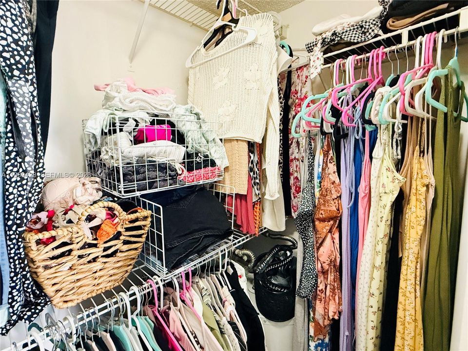 На продажу: $210,000 (2 спален, 2 ванн, 800 Квадратных фут)