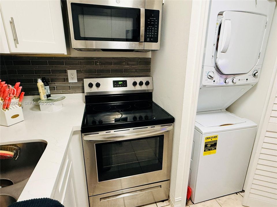 На продажу: $210,000 (2 спален, 2 ванн, 800 Квадратных фут)