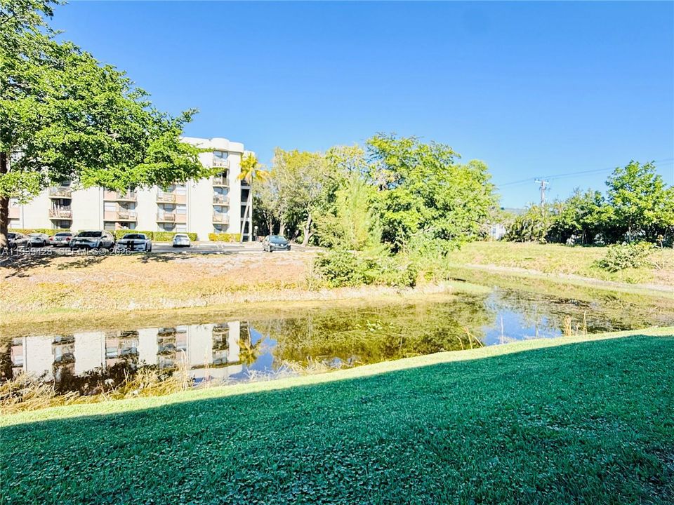 На продажу: $210,000 (2 спален, 2 ванн, 800 Квадратных фут)