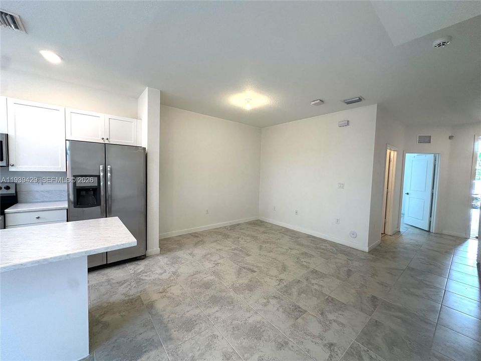 For Rent: $2,450 (3 beds, 3 baths, 1326 Square Feet)