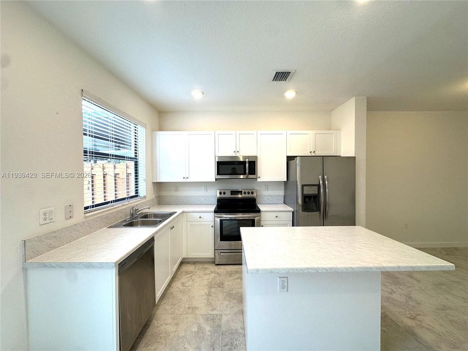 For Rent: $2,450 (3 beds, 3 baths, 1326 Square Feet)