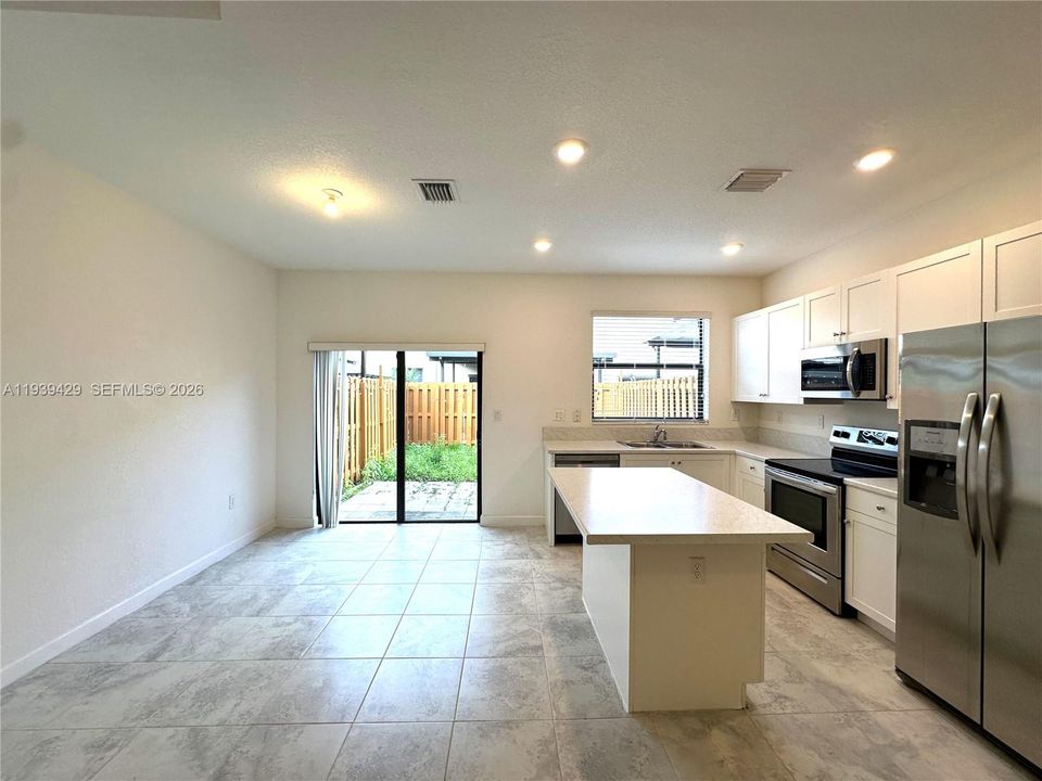 For Rent: $2,450 (3 beds, 3 baths, 1326 Square Feet)
