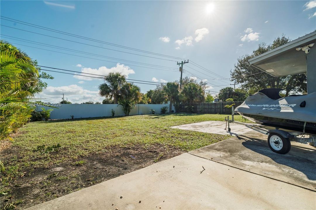 For Sale: $515,000 (3 beds, 2 baths, 936 Square Feet)