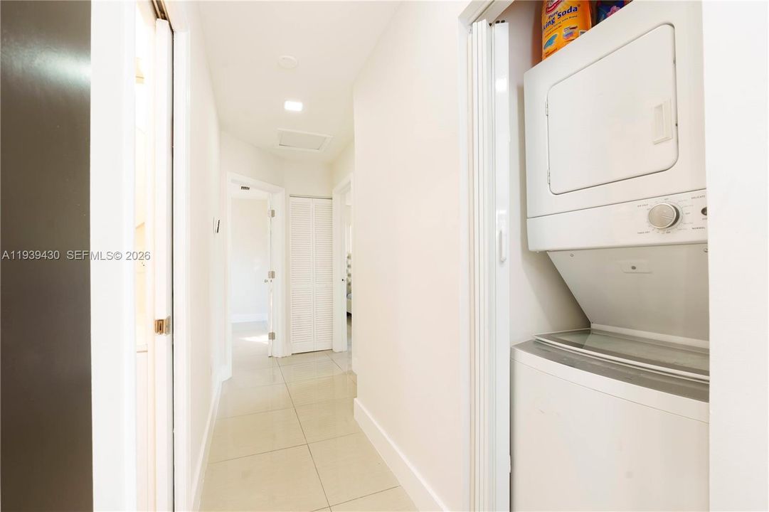 For Sale: $515,000 (3 beds, 2 baths, 936 Square Feet)