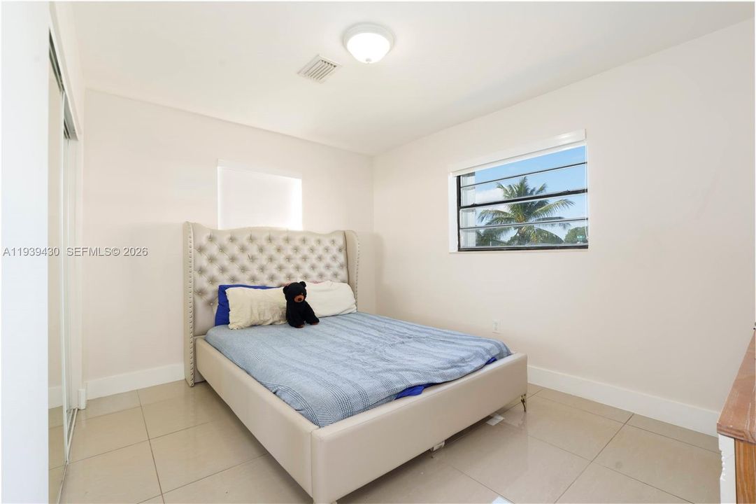 For Sale: $515,000 (3 beds, 2 baths, 936 Square Feet)