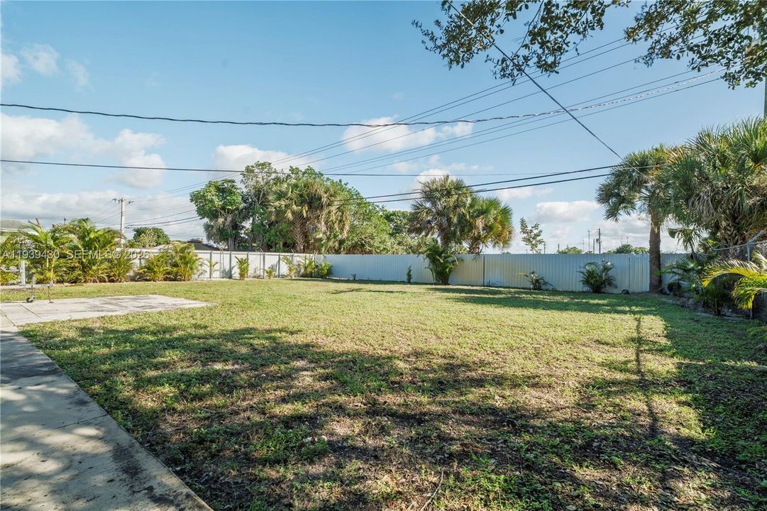For Sale: $515,000 (3 beds, 2 baths, 936 Square Feet)