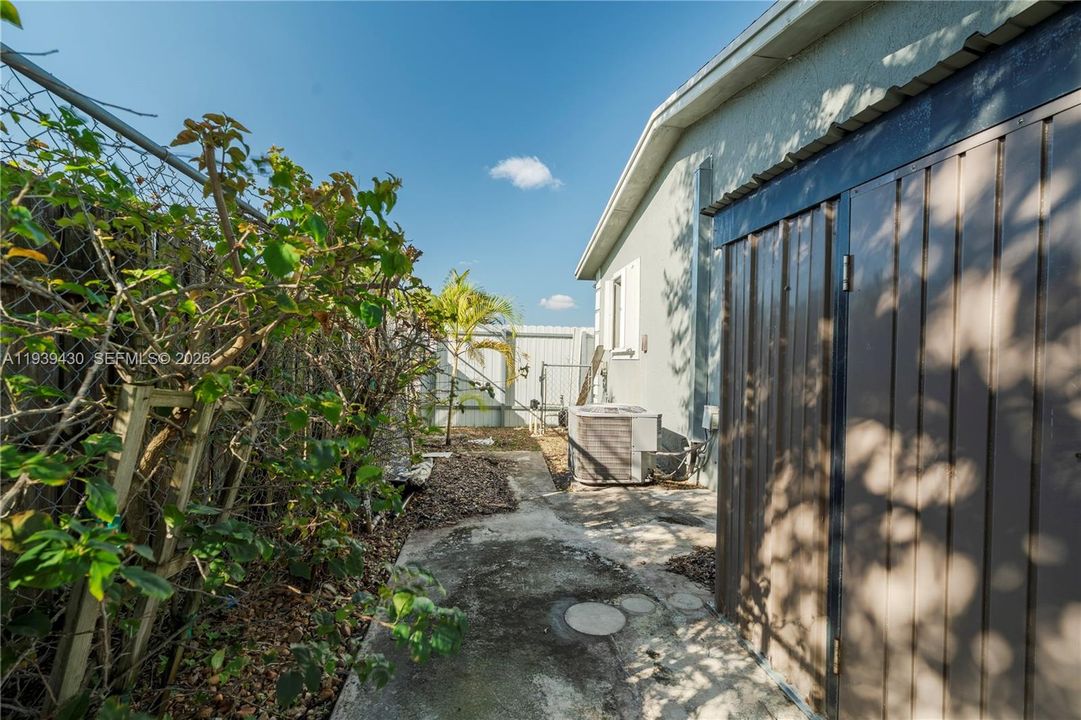 For Sale: $515,000 (3 beds, 2 baths, 936 Square Feet)