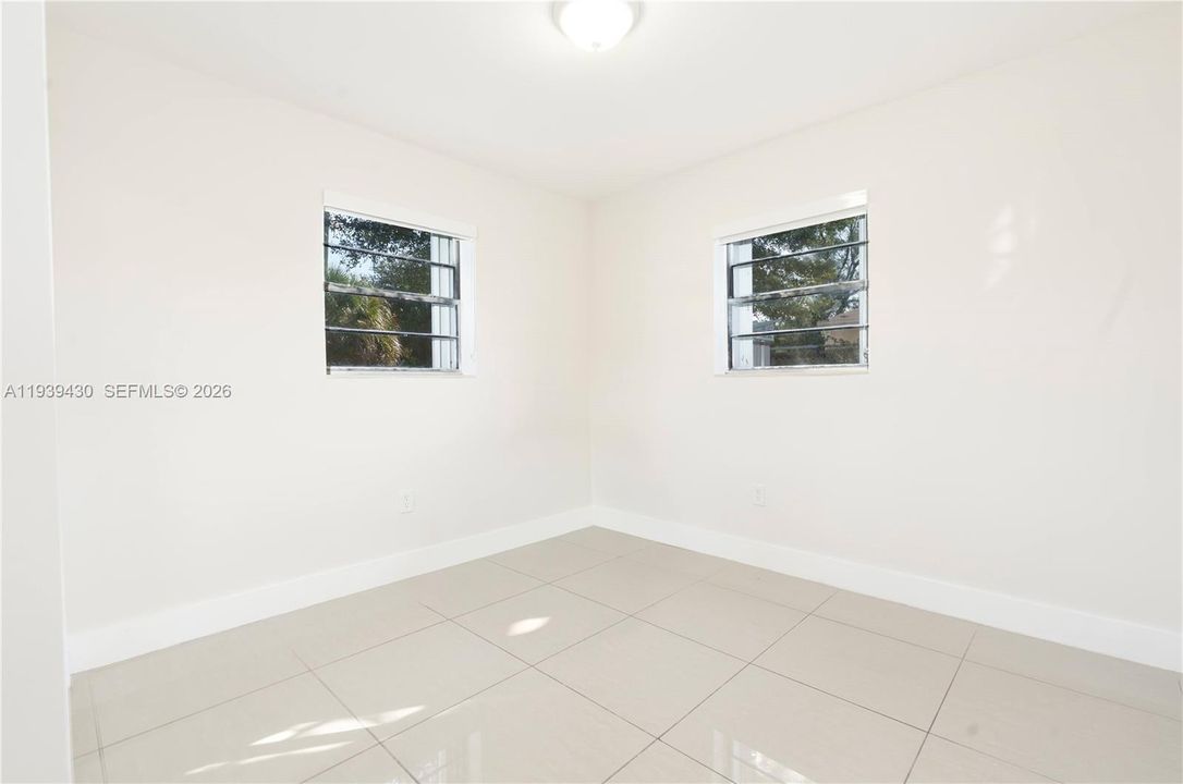 For Sale: $515,000 (3 beds, 2 baths, 936 Square Feet)