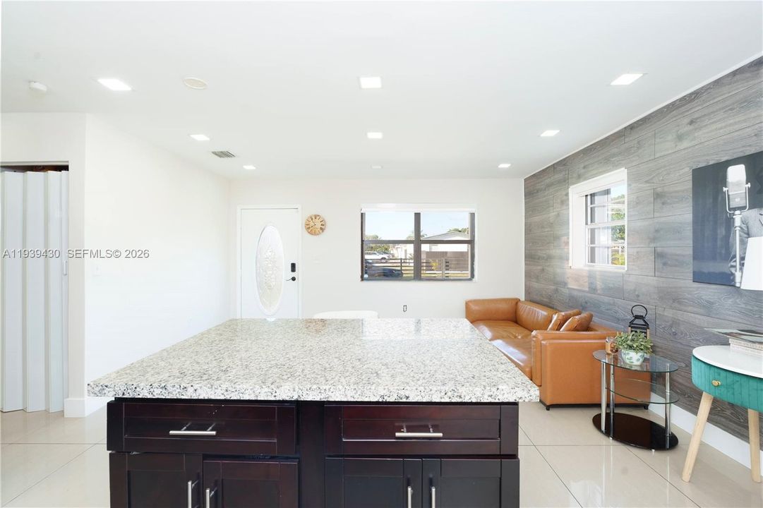 For Sale: $515,000 (3 beds, 2 baths, 936 Square Feet)