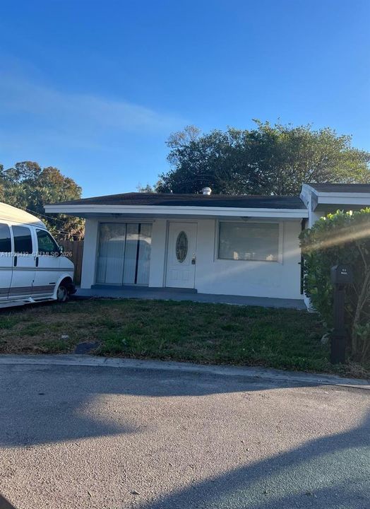 For Rent: $2,200 (2 beds, 1 baths, 792 Square Feet)