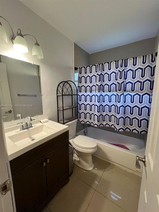 For Rent: $2,200 (2 beds, 1 baths, 792 Square Feet)