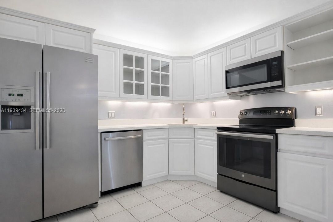 For Rent: $2,750 (2 beds, 2 baths, 1350 Square Feet)