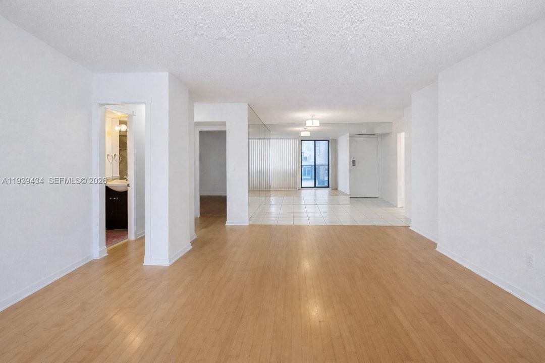 For Rent: $2,750 (2 beds, 2 baths, 1350 Square Feet)