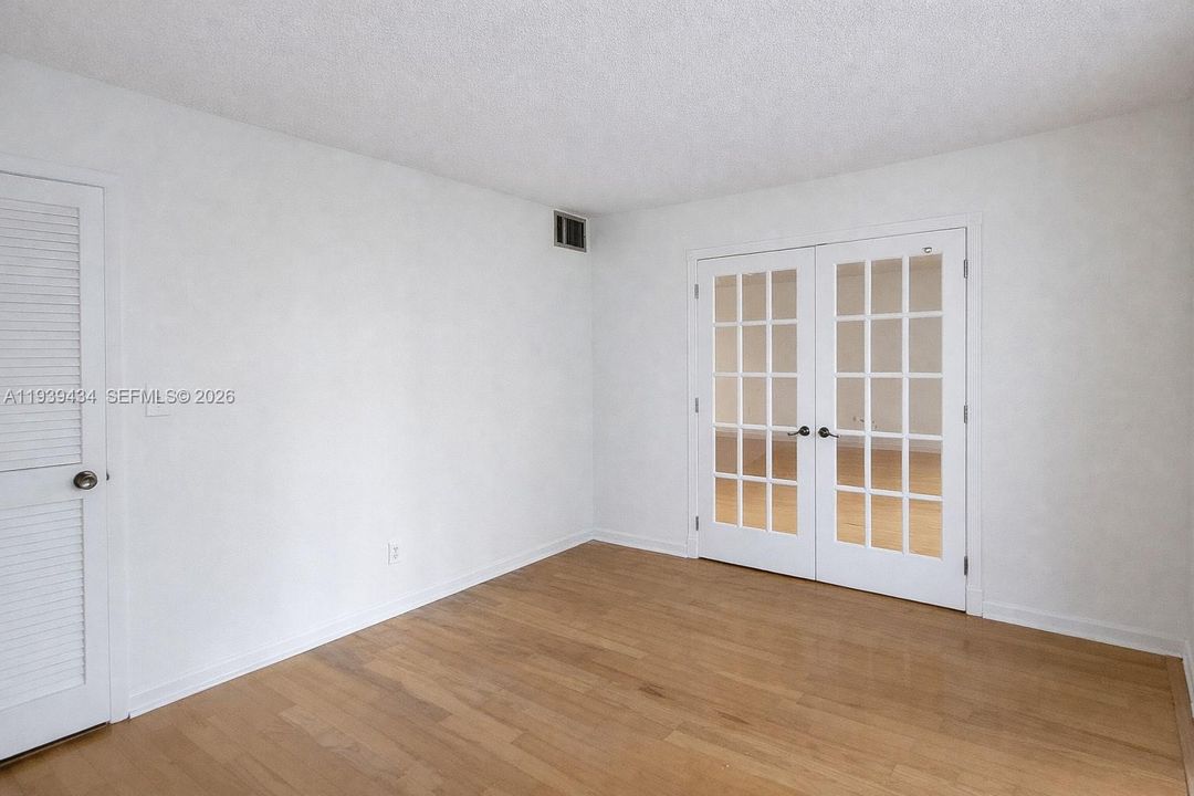 For Rent: $2,750 (2 beds, 2 baths, 1350 Square Feet)