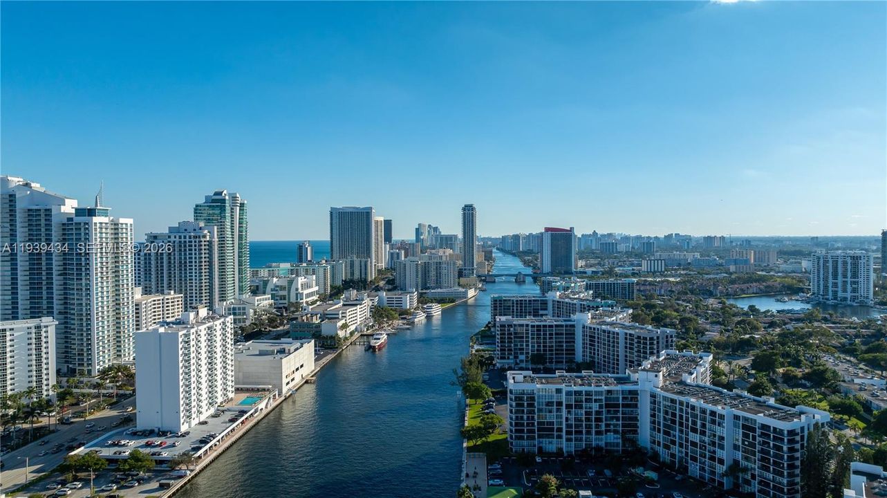 For Rent: $2,750 (2 beds, 2 baths, 1350 Square Feet)