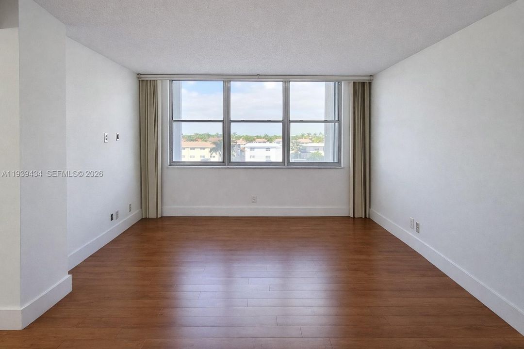 For Rent: $2,750 (2 beds, 2 baths, 1350 Square Feet)