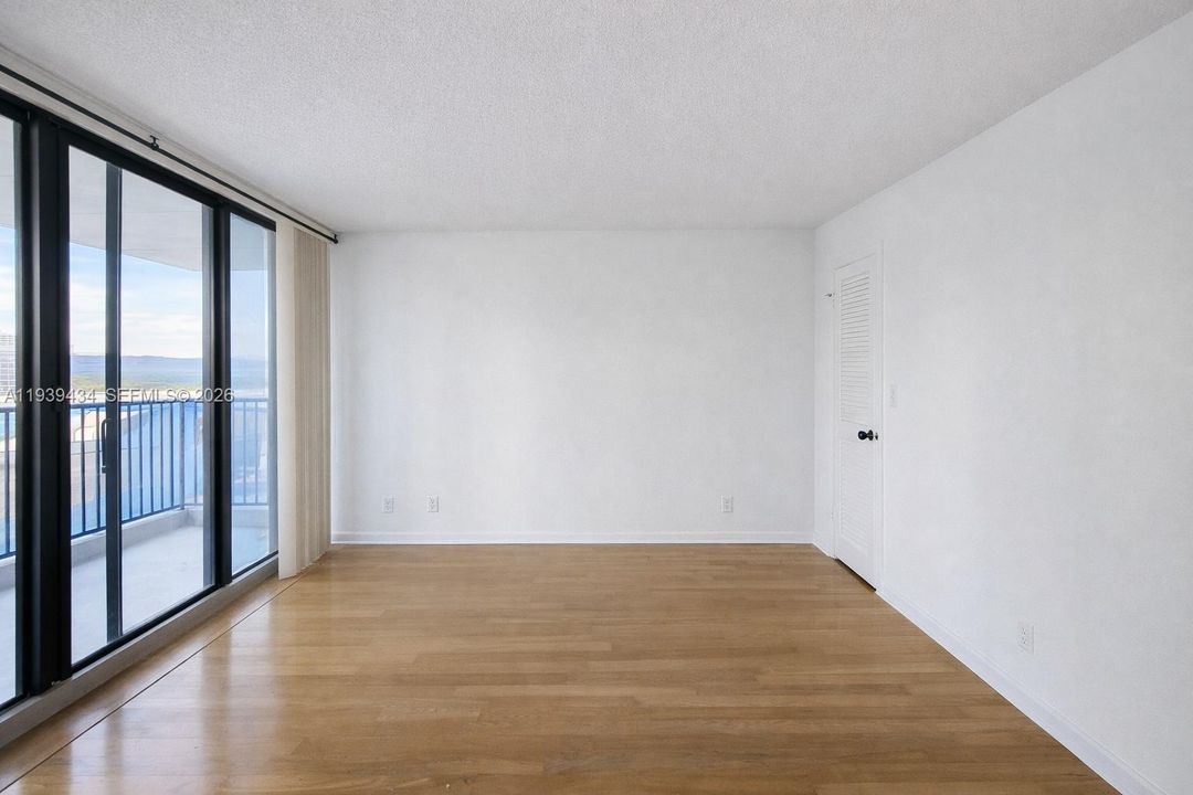 For Rent: $2,750 (2 beds, 2 baths, 1350 Square Feet)