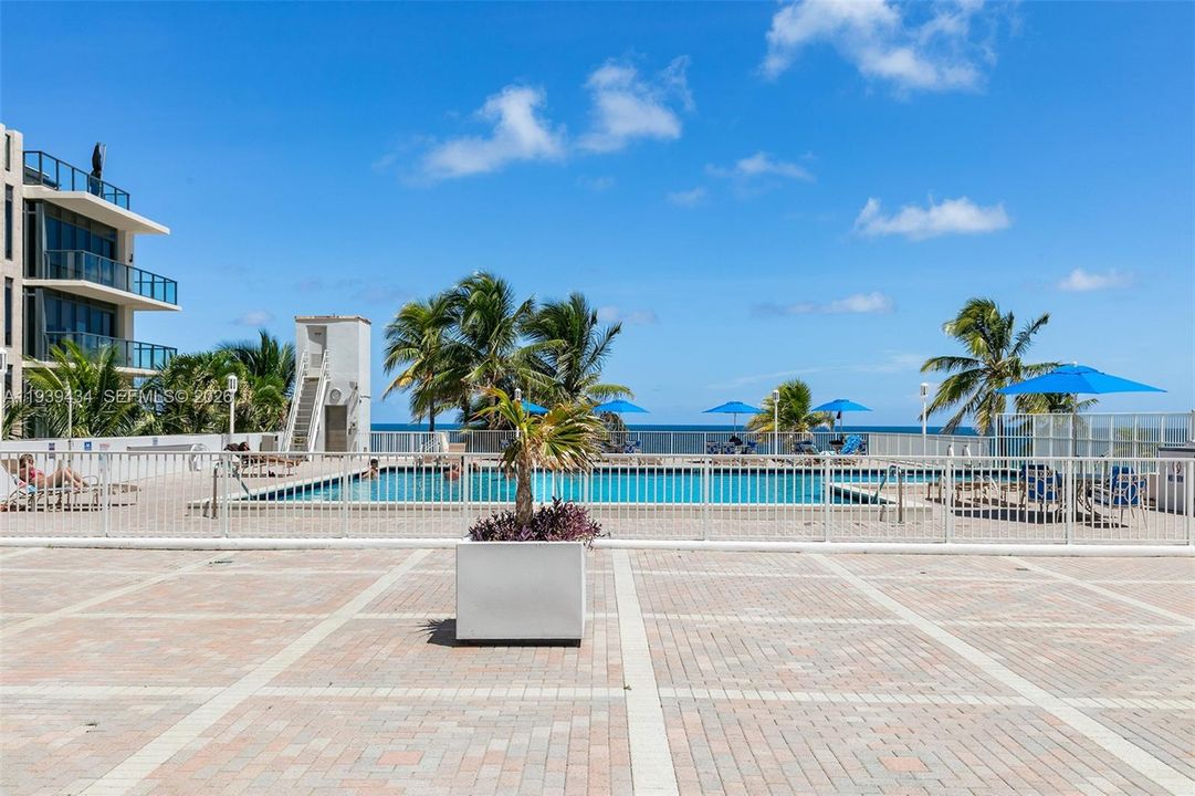 For Rent: $2,750 (2 beds, 2 baths, 1350 Square Feet)