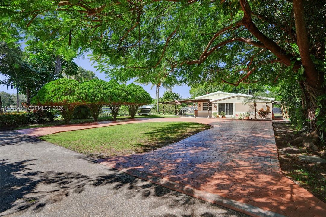 Active With Contract: $685,000 (2 beds, 1 baths, 1234 Square Feet)