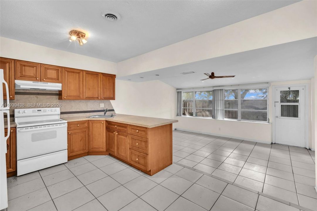 出租: $2,400 (2 贝兹, 2 浴室, 1315 平方英尺)