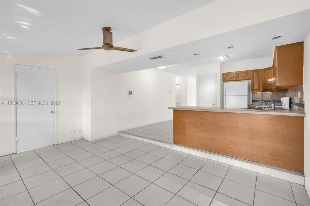 出租: $2,400 (2 贝兹, 2 浴室, 1315 平方英尺)