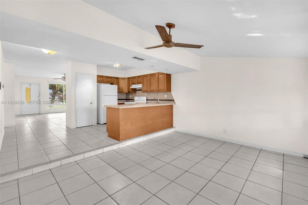 出租: $2,400 (2 贝兹, 2 浴室, 1315 平方英尺)