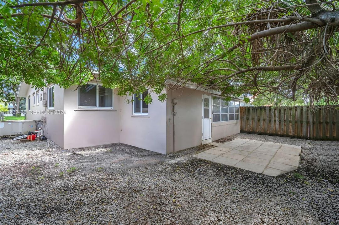 出租: $2,400 (2 贝兹, 2 浴室, 1315 平方英尺)