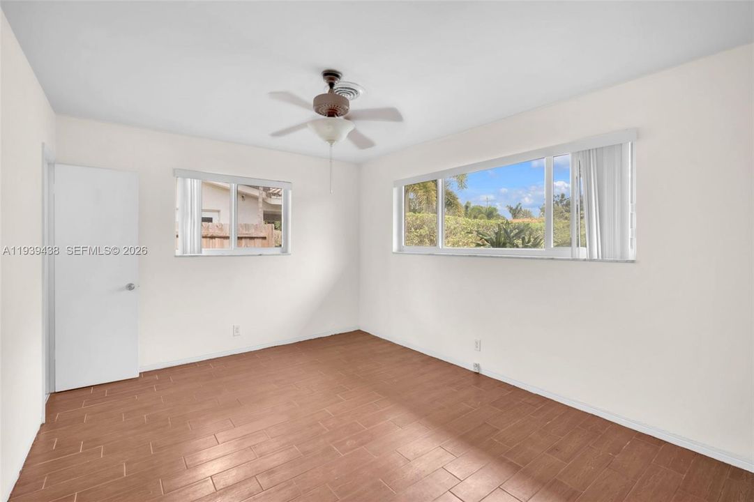 出租: $2,400 (2 贝兹, 2 浴室, 1315 平方英尺)