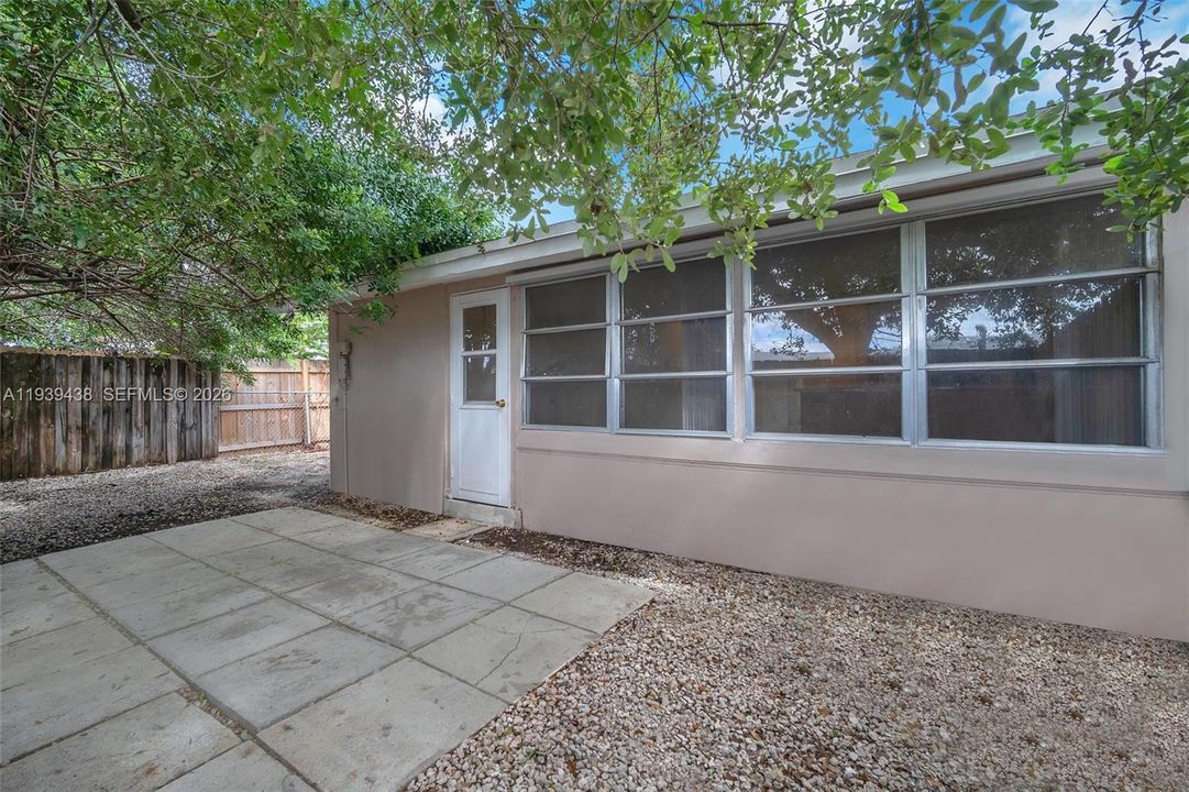 出租: $2,400 (2 贝兹, 2 浴室, 1315 平方英尺)