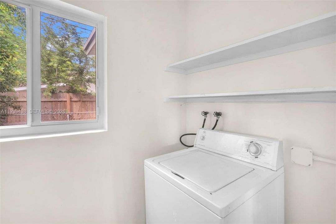 出租: $2,400 (2 贝兹, 2 浴室, 1315 平方英尺)