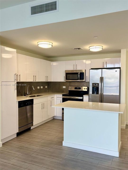 For Rent: $2,500 (1 beds, 1 baths, 672 Square Feet)