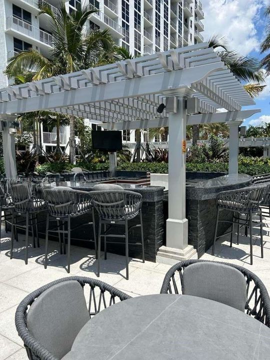 For Rent: $2,500 (1 beds, 1 baths, 672 Square Feet)