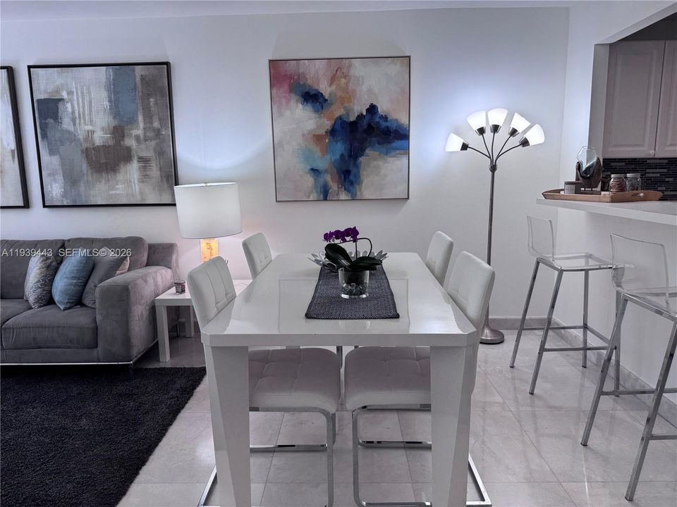 出租: $2,200 (1 贝兹, 1 浴室, 741 平方英尺)