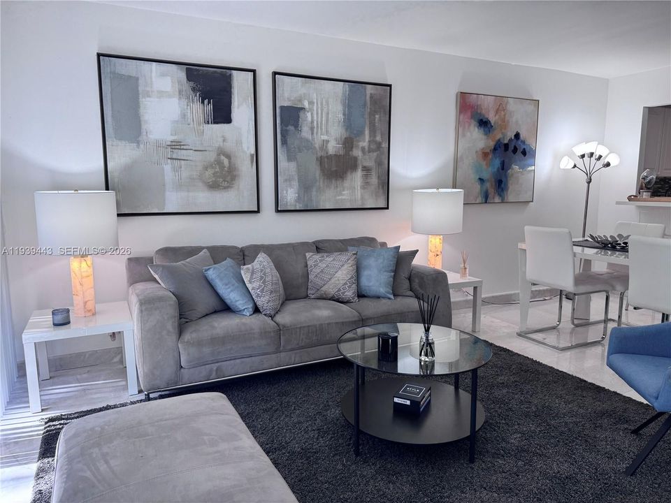 出租: $2,200 (1 贝兹, 1 浴室, 741 平方英尺)