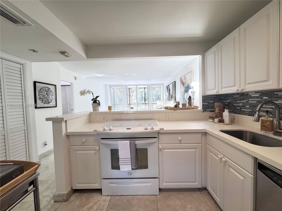 出租: $2,200 (1 贝兹, 1 浴室, 741 平方英尺)