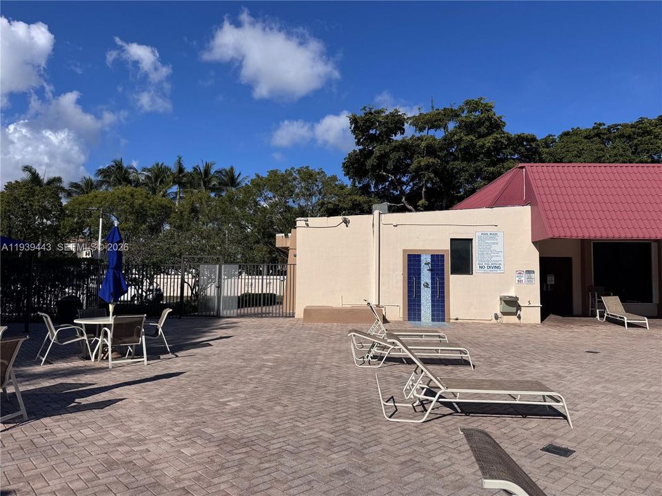 出租: $2,200 (1 贝兹, 1 浴室, 741 平方英尺)