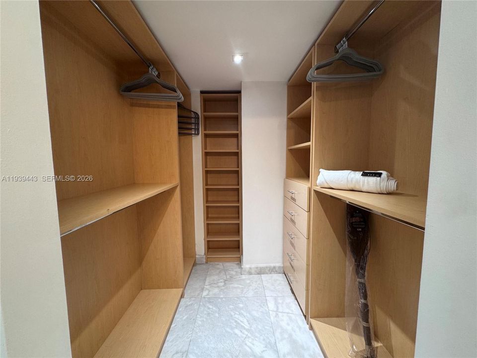 出租: $2,200 (1 贝兹, 1 浴室, 741 平方英尺)