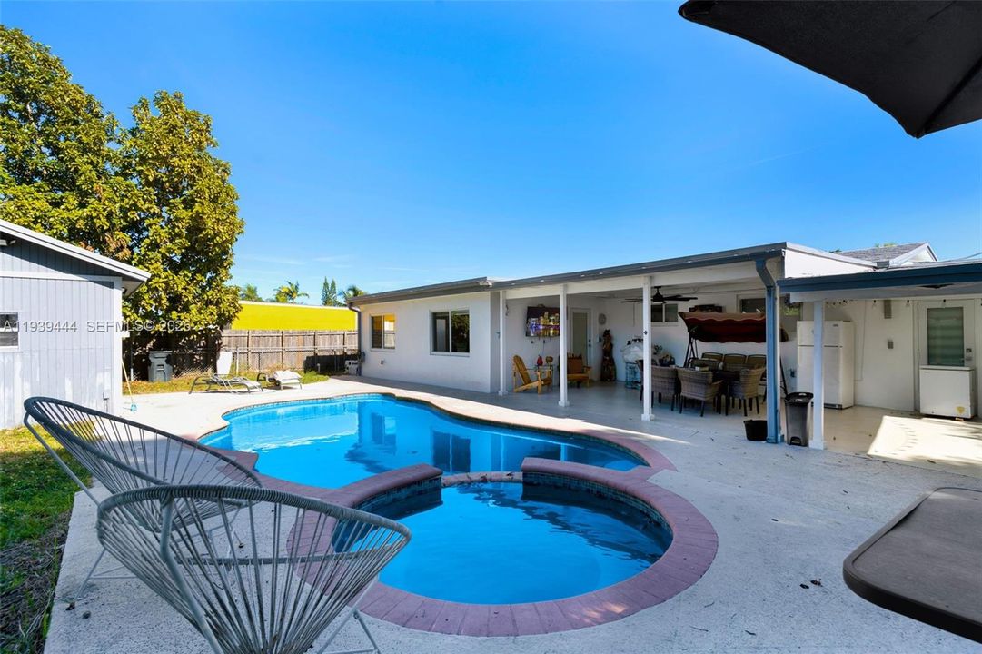 待售: $649,900 (4 贝兹, 2 浴室, 1843 平方英尺)