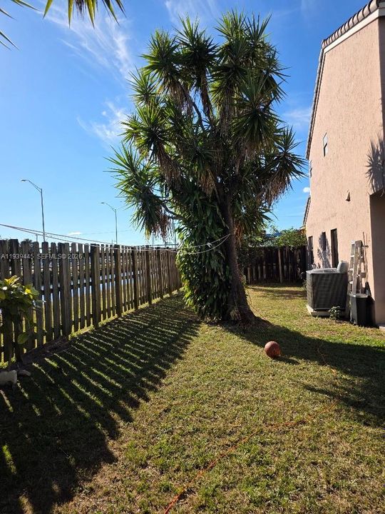 For Rent: $3,900 (4 beds, 3 baths, 1614 Square Feet)