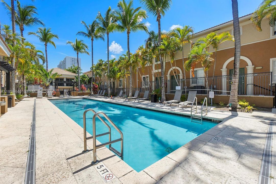 En Venta: $430,000 (2 camas, 2 baños, 1316 Pies cuadrados)