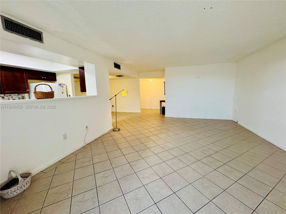 En Venta: $235,500 (2 camas, 2 baños, 1565 Pies cuadrados)