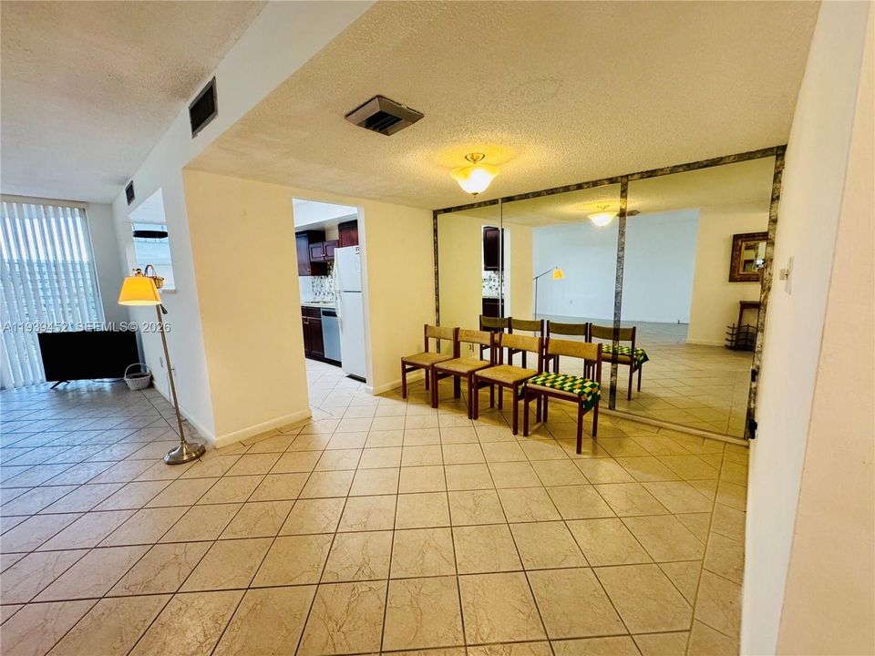 En Venta: $235,500 (2 camas, 2 baños, 1565 Pies cuadrados)