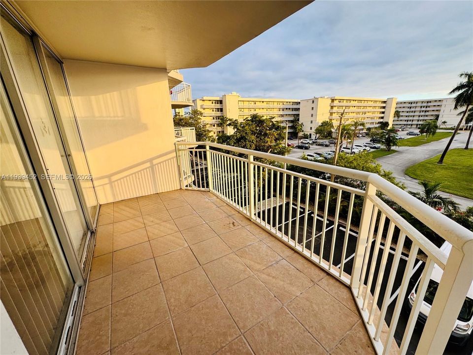 En Venta: $235,500 (2 camas, 2 baños, 1565 Pies cuadrados)