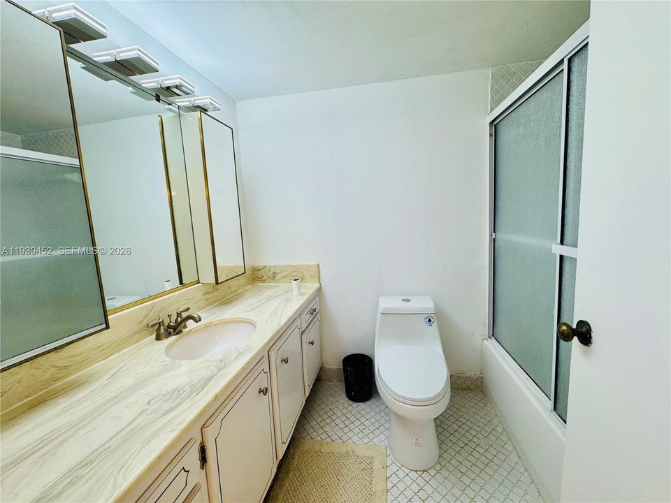 En Venta: $235,500 (2 camas, 2 baños, 1565 Pies cuadrados)