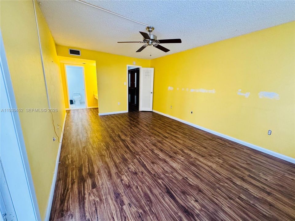 En Venta: $235,500 (2 camas, 2 baños, 1565 Pies cuadrados)
