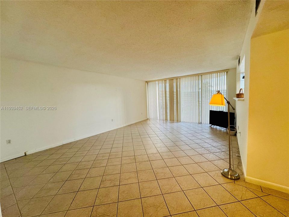 En Venta: $235,500 (2 camas, 2 baños, 1565 Pies cuadrados)