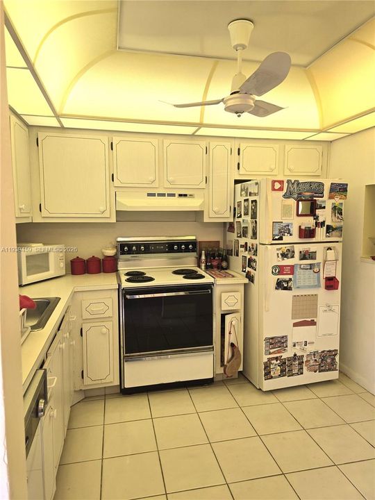 На продажу: $65,449 (1 спален, 1 ванн, 860 Квадратных фут)