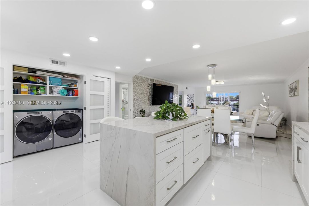 For Sale: $360,000 (2 beds, 2 baths, 1459 Square Feet)