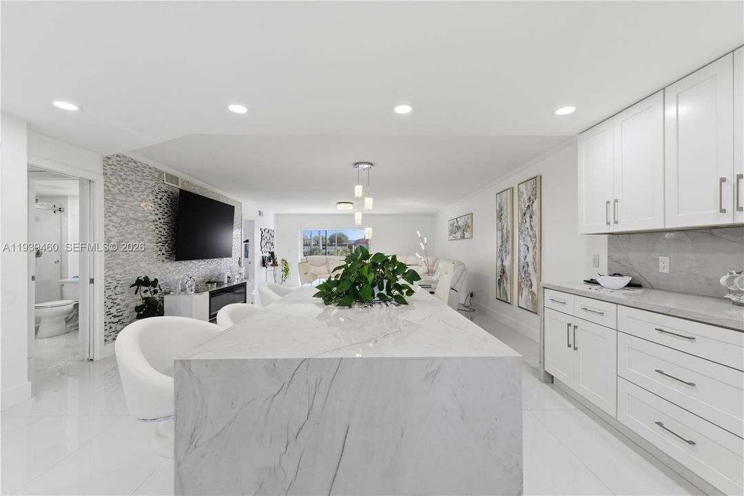 For Sale: $360,000 (2 beds, 2 baths, 1459 Square Feet)