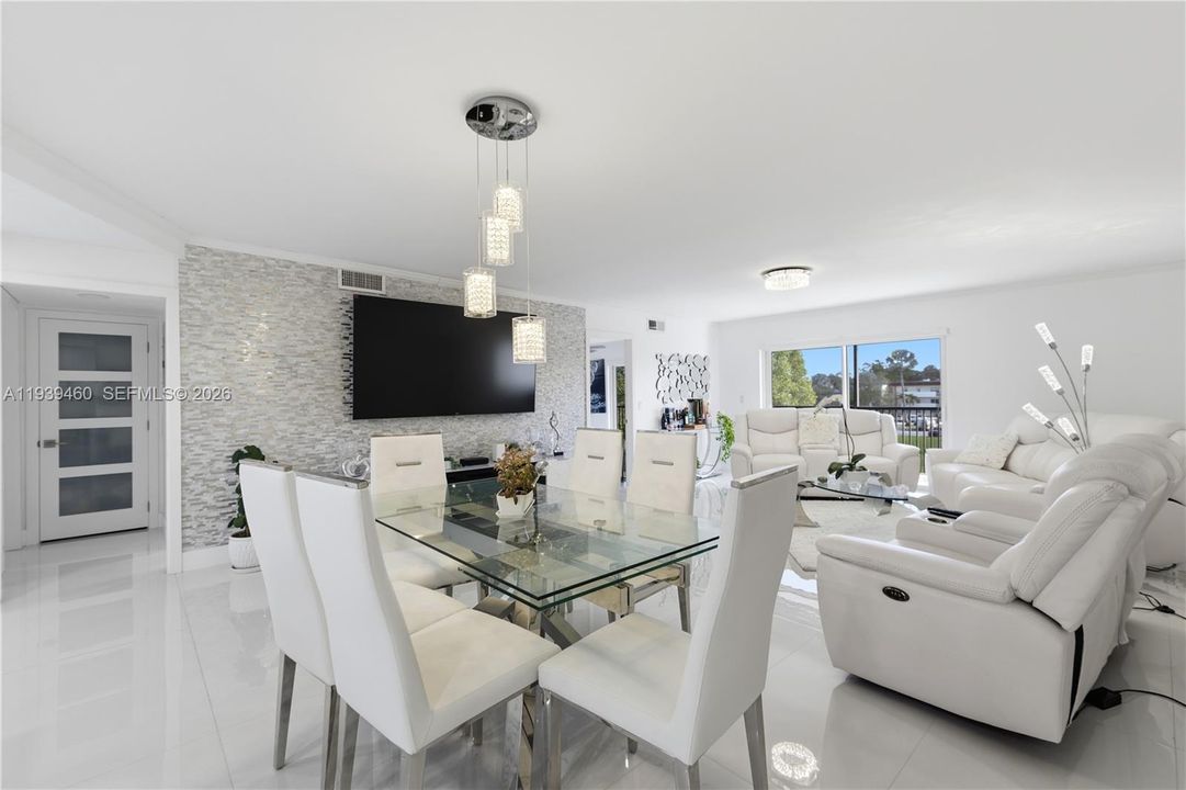 For Sale: $360,000 (2 beds, 2 baths, 1459 Square Feet)